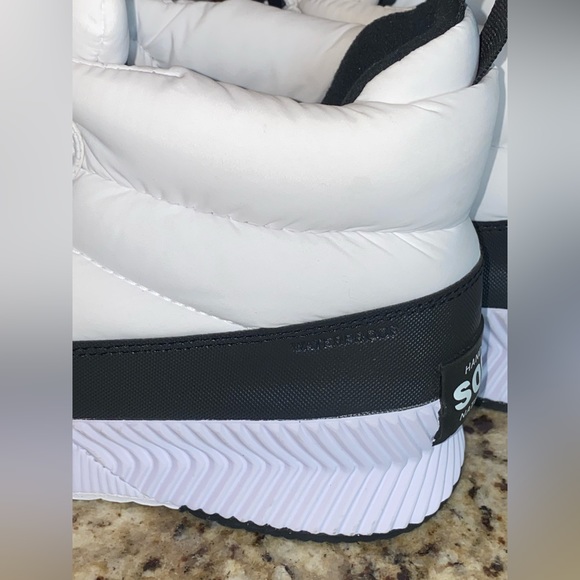 Sorel Out and About White Black Puffer Waterproof Zip Up Boots Booties - Picture 6 of 9